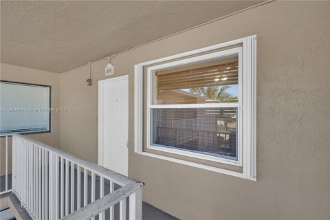 Apartamento en alquiler en Hialeah, Florida, 2 dormitorios, 69.03 m2 № 1939252 - foto 24