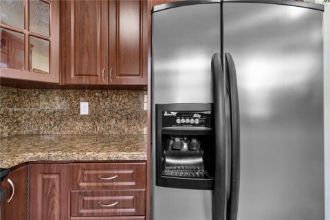 Apartamento en alquiler en Hialeah, Florida, 2 dormitorios, 69.03 m2 № 1939252 - foto 10