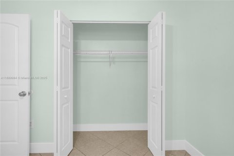 Apartamento en alquiler en Hialeah, Florida, 2 dormitorios, 69.03 m2 № 1939252 - foto 18