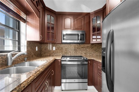 Apartamento en alquiler en Hialeah, Florida, 2 dormitorios, 69.03 m2 № 1939252 - foto 8