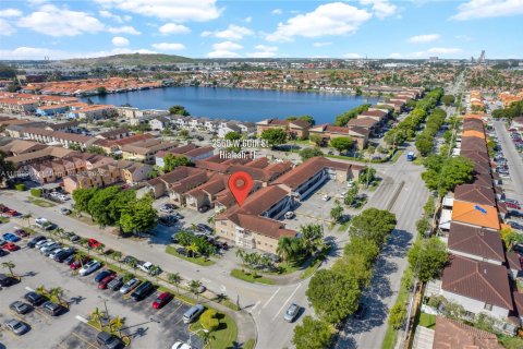 Apartamento en alquiler en Hialeah, Florida, 2 dormitorios, 69.03 m2 № 1939252 - foto 27