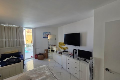 Condo in Sunny Isles Beach, Florida, 2 bedrooms  № 1861705 - photo 19