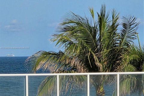 Condo in Sunny Isles Beach, Florida, 2 bedrooms  № 1861705 - photo 18