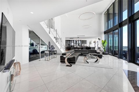 Condo in Sunny Isles Beach, Florida, 3 bedrooms  № 1861554 - photo 2