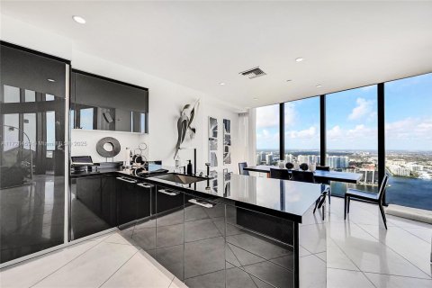 Condo in Sunny Isles Beach, Florida, 3 bedrooms  № 1861554 - photo 4
