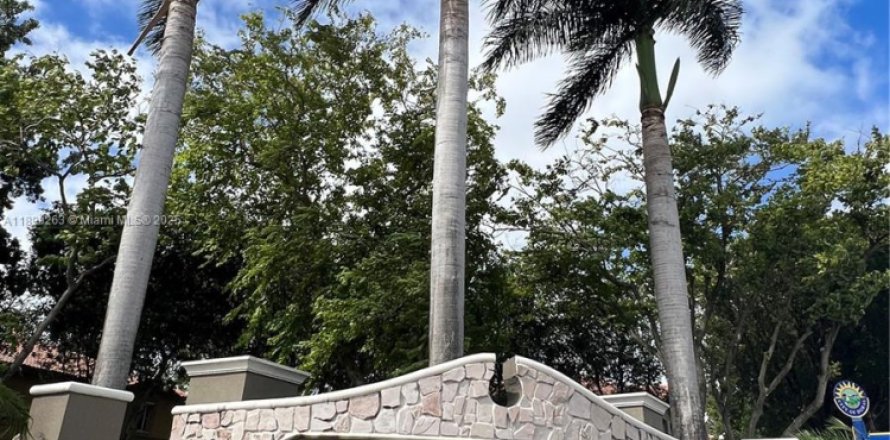 Adosado en Doral, Florida 4 dormitorios, 140 m2 № 1951334