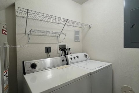 Adosado en alquiler en Doral, Florida, 4 dormitorios, 140 m2 № 1951334 - foto 6