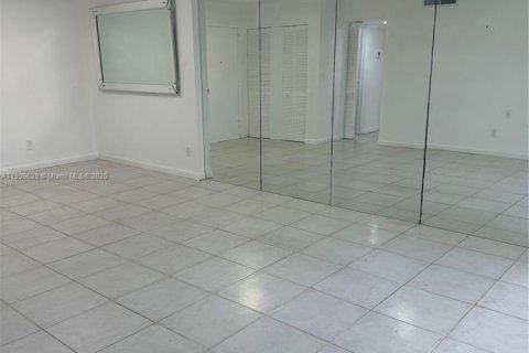 Copropriété à louer à Sunny Isles Beach, Floride: 1 chambre, 67.35 m2 № 1965434 - photo 4