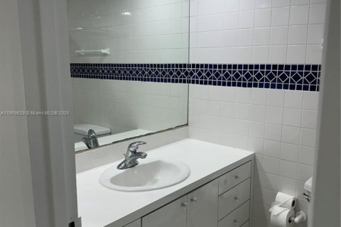 Copropriété à louer à Sunny Isles Beach, Floride: 1 chambre, 67.35 m2 № 1965434 - photo 12