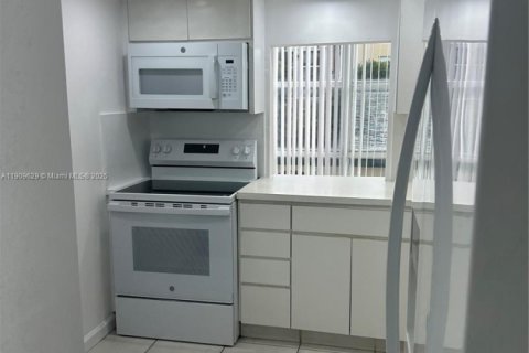 Copropriété à louer à Sunny Isles Beach, Floride: 1 chambre, 67.35 m2 № 1965434 - photo 8