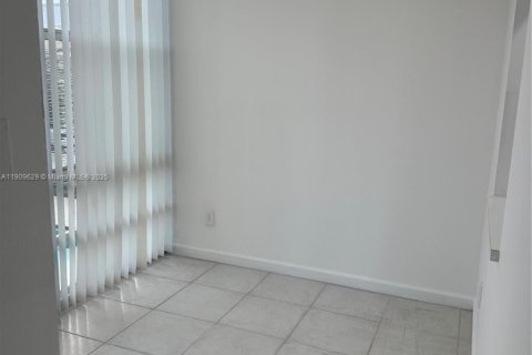 Copropriété à louer à Sunny Isles Beach, Floride: 1 chambre, 67.35 m2 № 1965434 - photo 6