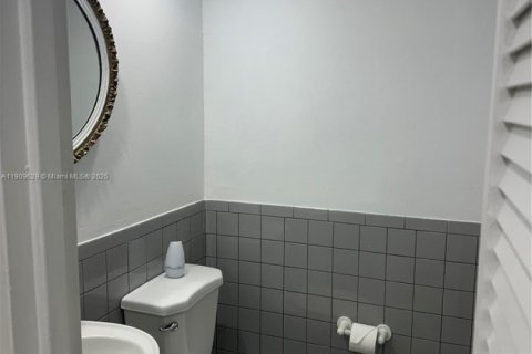 Copropriété à louer à Sunny Isles Beach, Floride: 1 chambre, 67.35 m2 № 1965434 - photo 14