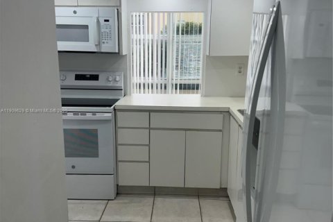 Copropriété à louer à Sunny Isles Beach, Floride: 1 chambre, 67.35 m2 № 1965434 - photo 10