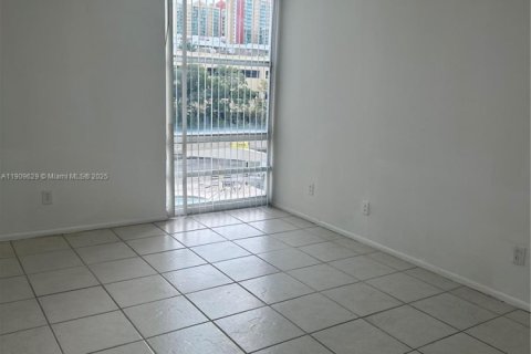 Copropriété à louer à Sunny Isles Beach, Floride: 1 chambre, 67.35 m2 № 1965434 - photo 7