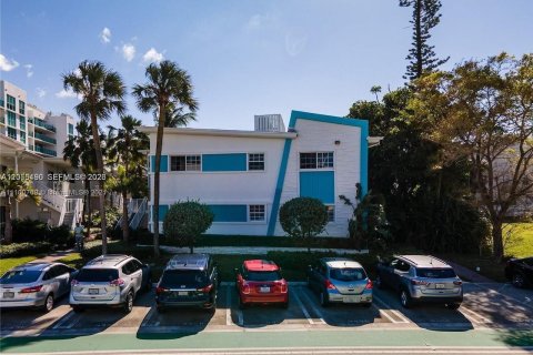 Condo in Bay Harbor Islands, Florida, 2 bedrooms  № 2191405 - photo 30