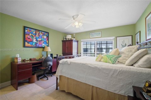 Condo in Bay Harbor Islands, Florida, 2 bedrooms  № 2191405 - photo 17
