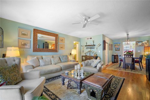 Condo in Bay Harbor Islands, Florida, 2 bedrooms  № 2191405 - photo 3