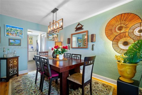 Condo in Bay Harbor Islands, Florida, 2 bedrooms  № 2191405 - photo 11