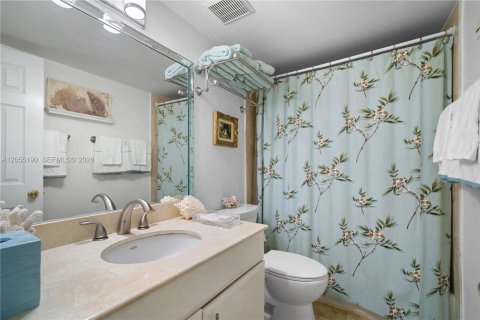 Condo in Bay Harbor Islands, Florida, 2 bedrooms  № 2191405 - photo 19