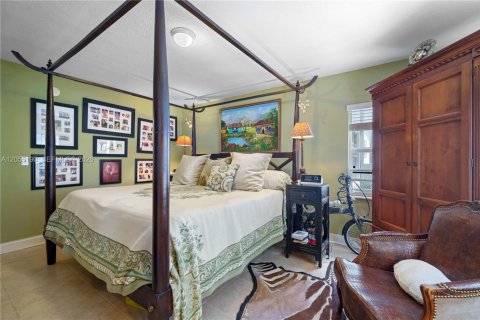 Condo in Bay Harbor Islands, Florida, 2 bedrooms  № 2191405 - photo 21