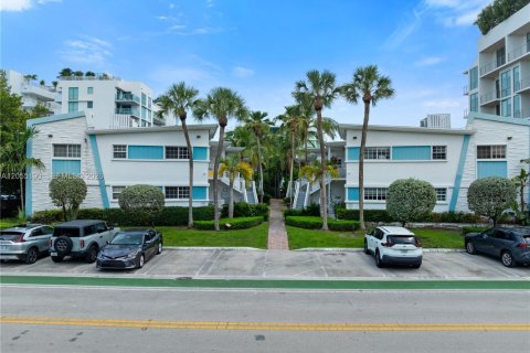 Condo in Bay Harbor Islands, Florida, 2 bedrooms  № 2191405 - photo 4