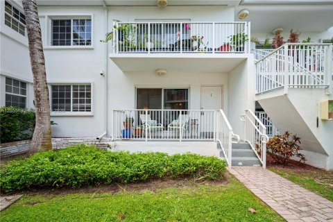Condo in Bay Harbor Islands, Florida, 2 bedrooms  № 2191405 - photo 7
