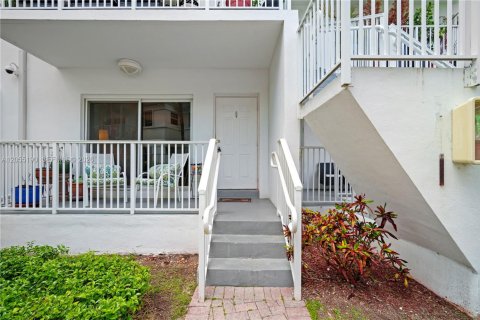 Condo in Bay Harbor Islands, Florida, 2 bedrooms  № 2191405 - photo 8