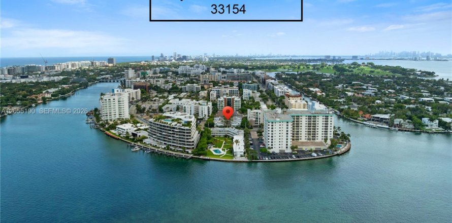 Condo in Bay Harbor Islands, Florida, 2 bedrooms  № 2191405