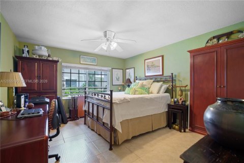 Condo in Bay Harbor Islands, Florida, 2 bedrooms  № 2191405 - photo 16