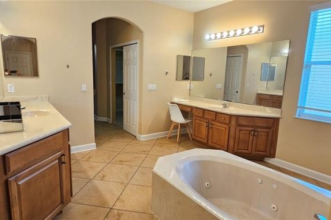 House in Winter Garden, Florida 5 bedrooms, 336.86 sq.m. № 1884867 - photo 21