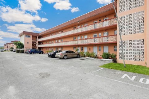 Condominio en venta en Miami, Florida, 1 dormitorio, 78.97 m2 № 2006278 - foto 3