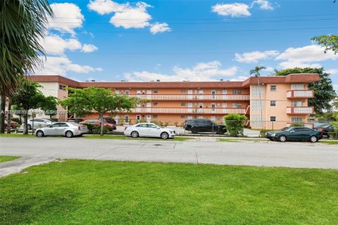 Condominio en venta en Miami, Florida, 1 dormitorio, 78.97 m2 № 2006278 - foto 1