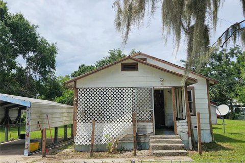 House in Frostproof, Florida 4 bedrooms, 112.23 sq.m. № 1783079 - photo 1