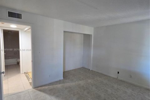 Condominio en venta en Margate, Florida, 2 dormitorios, 101.26 m2 № 2036492 - foto 9