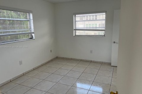 Condo à Hialeah Gardens, Floride, 2 chambres  № 2000197