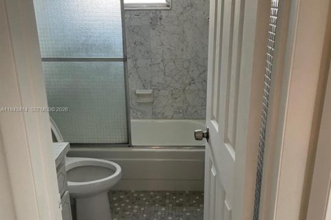 Copropriété à louer à Hialeah Gardens, Floride: 2 chambres, 75.9 m2 № 2000197 - photo 2