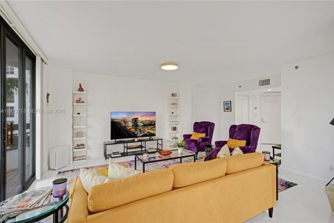 Condo in Aventura, Florida, 2 bedrooms № 1982104 - photo 16