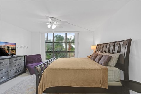 Condo in Aventura, Florida, 2 bedrooms № 1982104 - photo 22