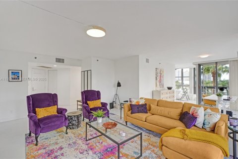 Condo in Aventura, Florida, 2 bedrooms № 1982104 - photo 11