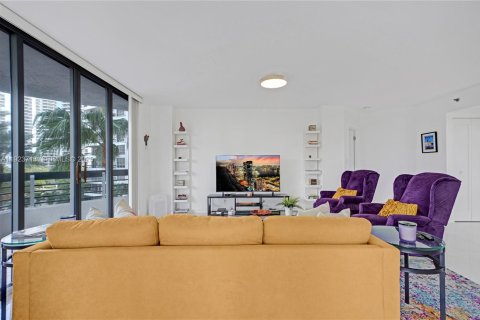 Condo in Aventura, Florida, 2 bedrooms № 1982104 - photo 15