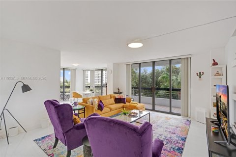 Condo in Aventura, Florida, 2 bedrooms № 1982104 - photo 13