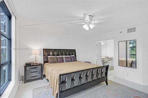 Condo in Aventura, Florida, 2 bedrooms № 1982104 - photo 20