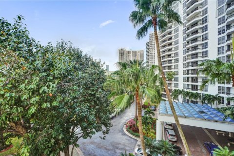 Condo in Aventura, Florida, 2 bedrooms № 1982104 - photo 4