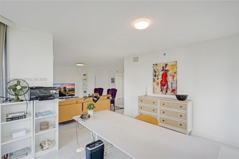 Condo in Aventura, Florida, 2 bedrooms № 1982104 - photo 18