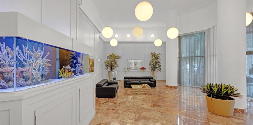 Condo in Aventura, Florida, 2 bedrooms № 1982104