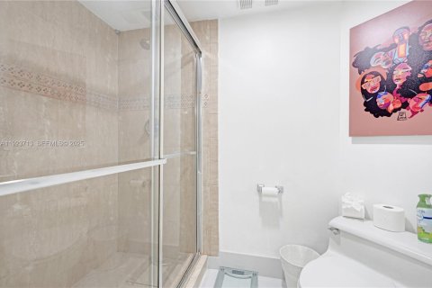 Condo in Aventura, Florida, 2 bedrooms № 1982104 - photo 27