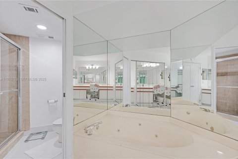 Condo in Aventura, Florida, 2 bedrooms № 1982104 - photo 28