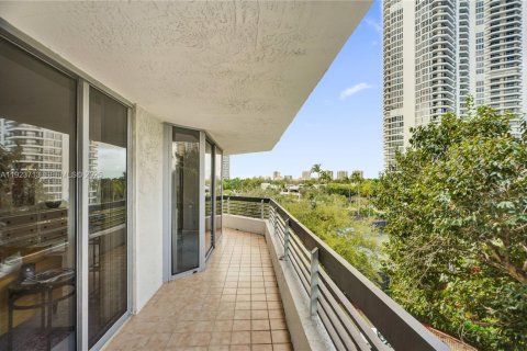Condo in Aventura, Florida, 2 bedrooms № 1982104 - photo 10