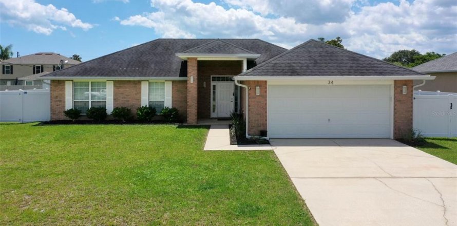 House in Palm Coast, Florida 4 bedrooms, 167.6 sq.m. № 2110381