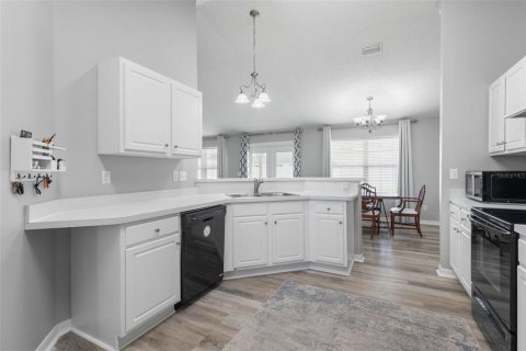 House in Palm Coast, Florida 4 bedrooms, 167.6 sq.m. № 2110381 - photo 17